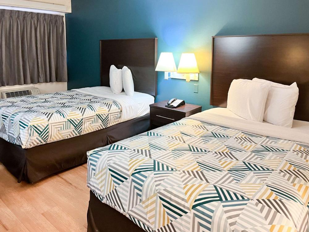Quadruple Room - Non-Smoking interior
